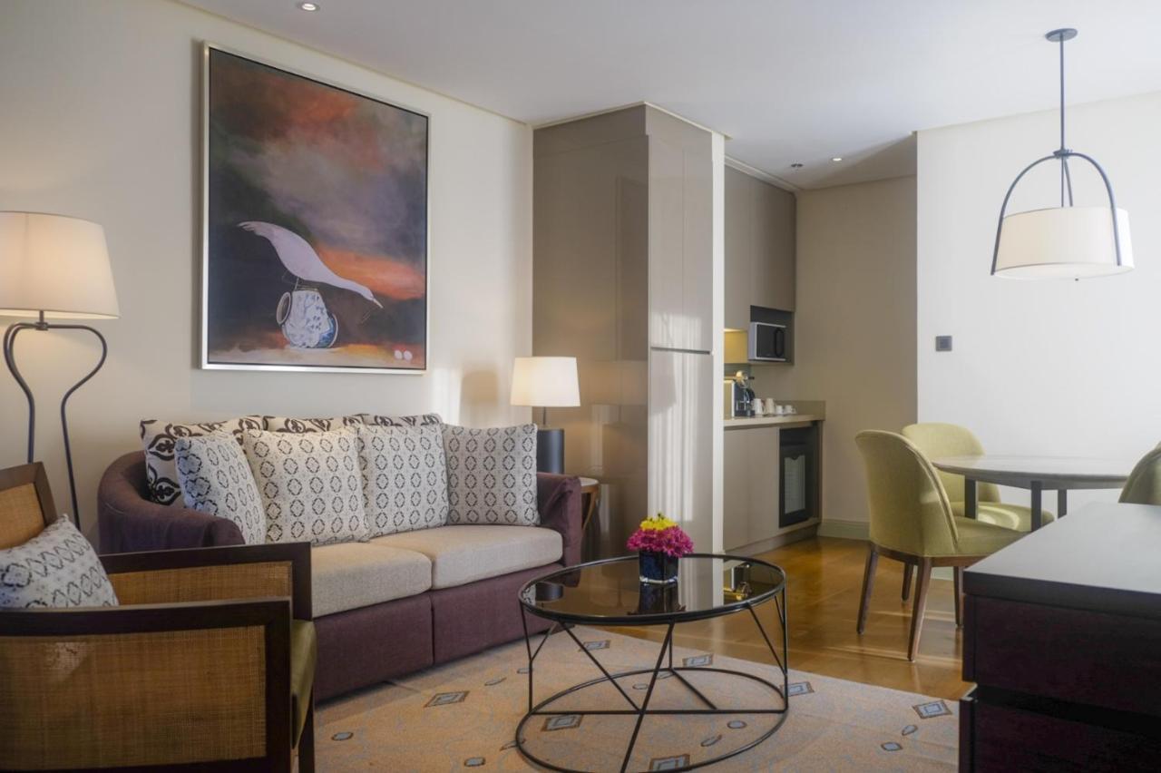 One-Bedroom Corner Suite,1360898975:JPEG